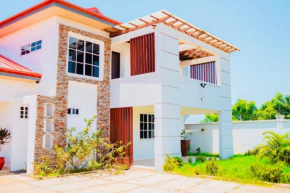 Lovely 4 Bedroom Solar Powered House with CCTV and Unlimited WiFi near Devtraco Court Community 25 Tema